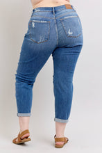 Load image into Gallery viewer, Vintage Wash Boyfriend Fit W/ Destroy
