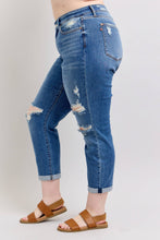 Load image into Gallery viewer, Vintage Wash Boyfriend Fit W/ Destroy
