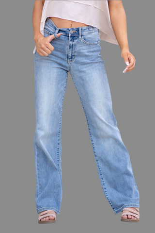 Judy Blue Light Washed Straight Leg Jeans