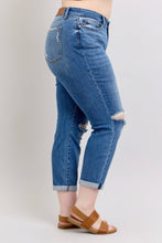 Load image into Gallery viewer, Vintage Wash Boyfriend Fit W/ Destroy

